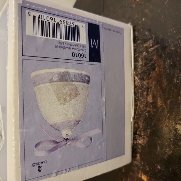 Lladro 1993 Porcelain Collectors Christmas Bell - Picture 8 of 8